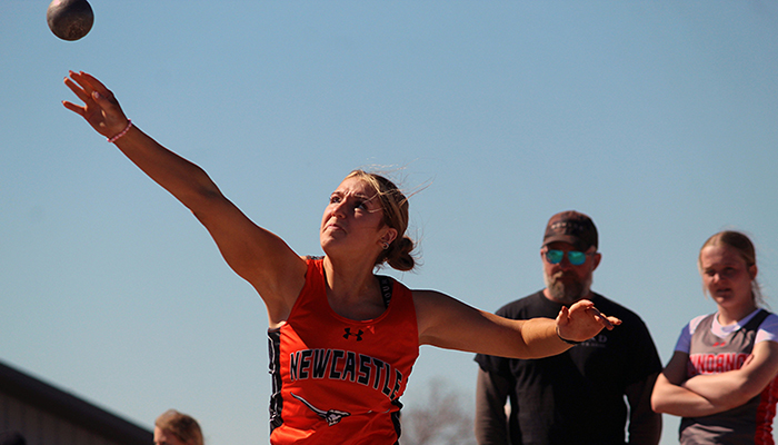 Shot put thrower